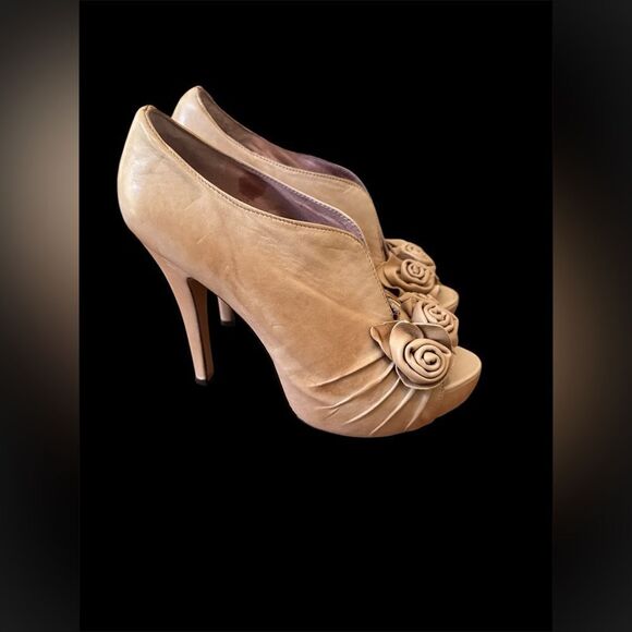 Vince Camuto Heels with Floral Detail - Picture 2 of 5